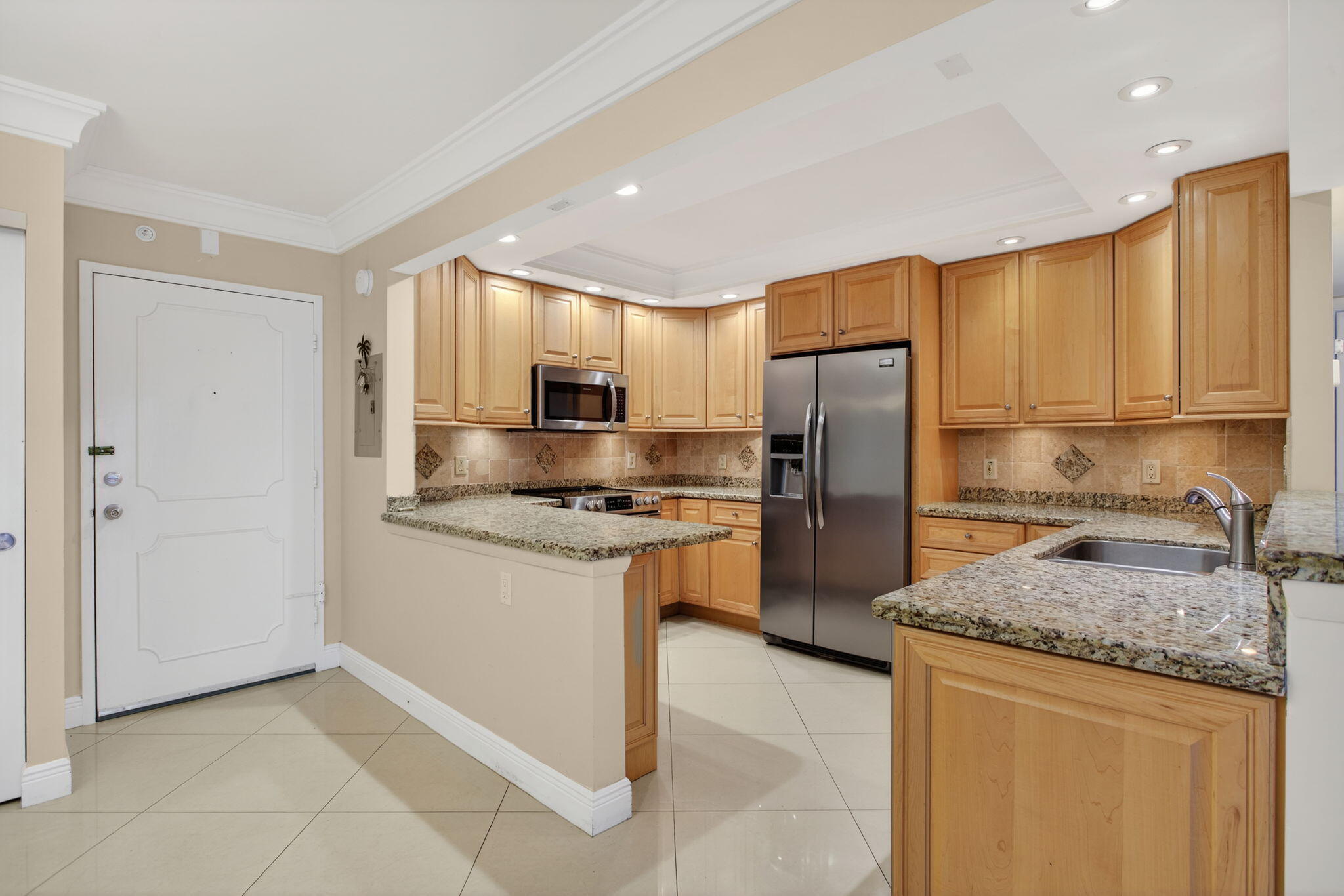 PARLIAMENT HOUSE CONDO - Residential Lease
