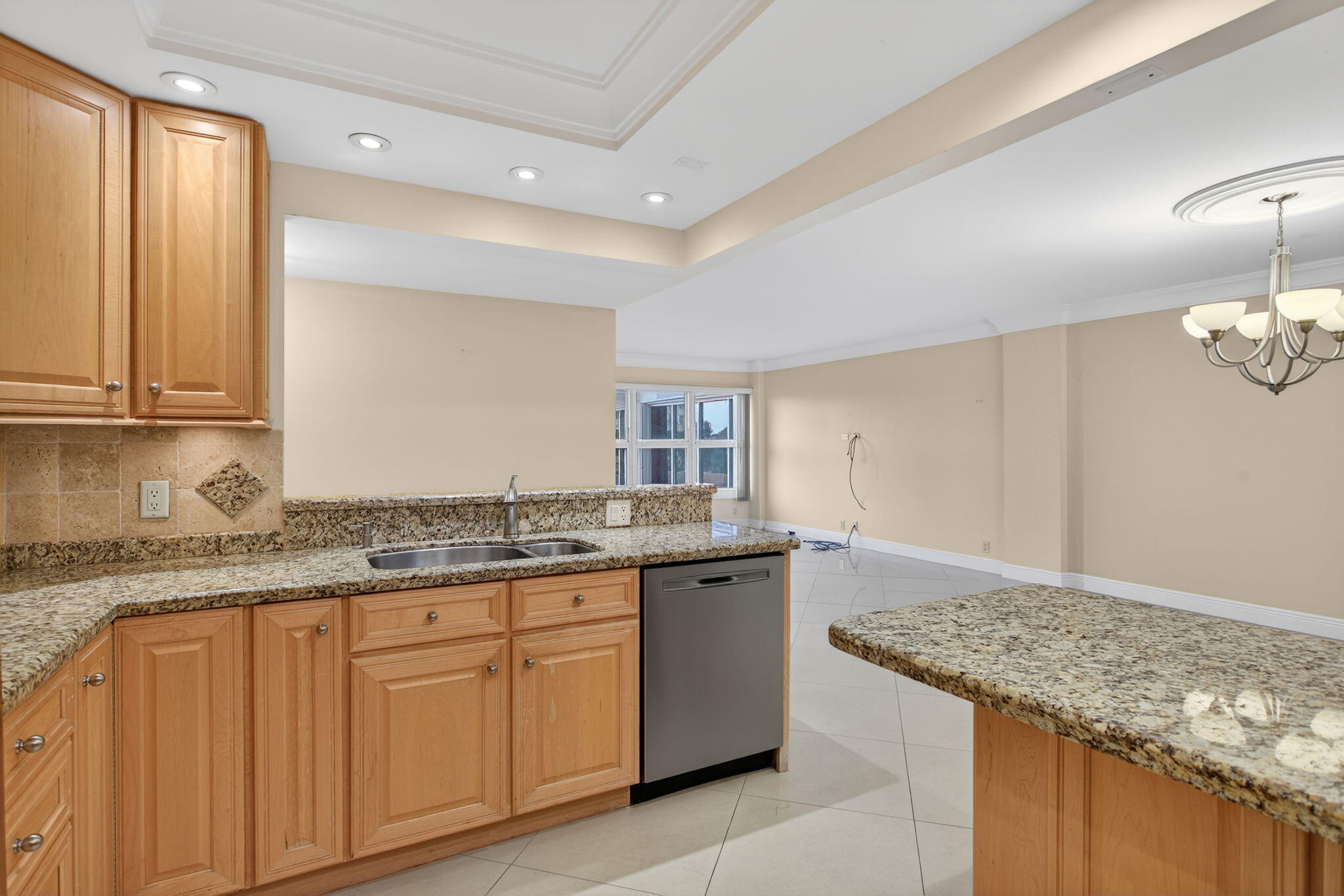 PARLIAMENT HOUSE CONDO - Residential Lease