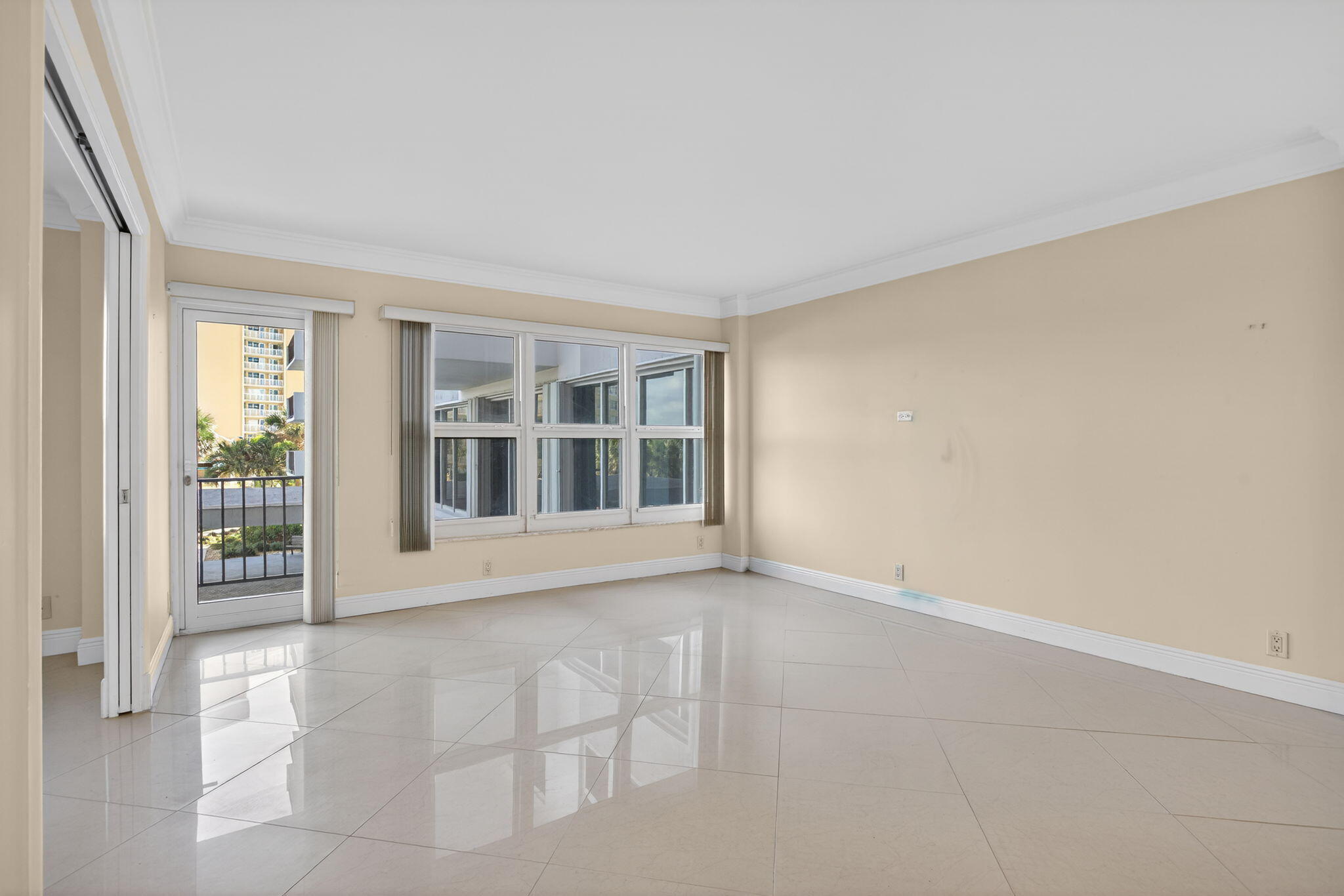 PARLIAMENT HOUSE CONDO - Residential Lease