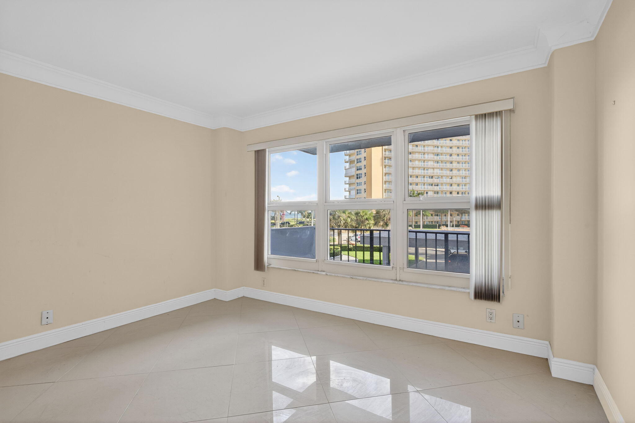 PARLIAMENT HOUSE CONDO - Residential Lease