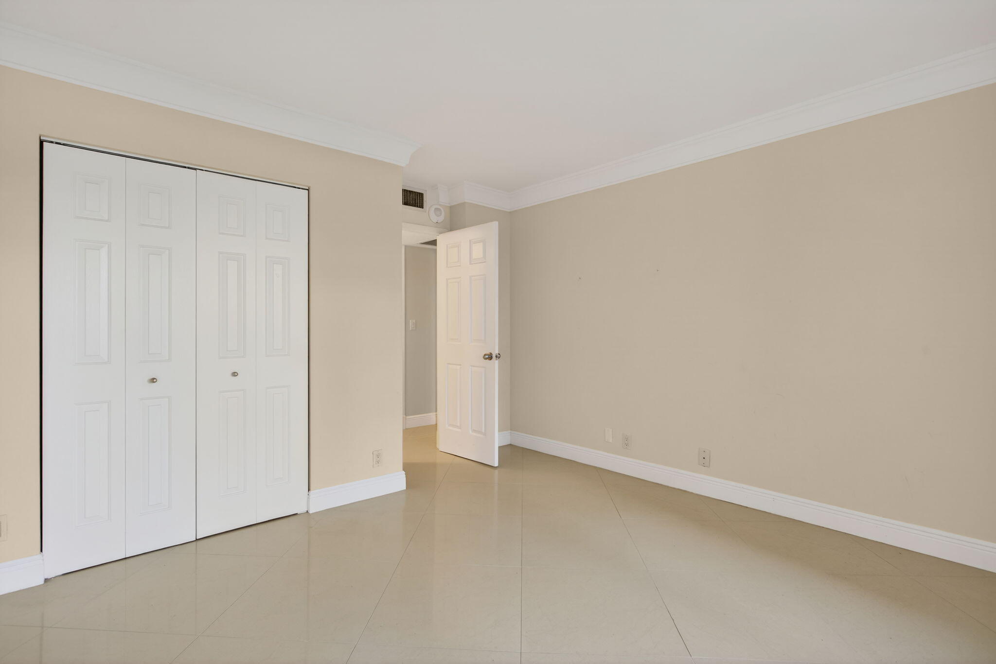 PARLIAMENT HOUSE CONDO - Residential Lease