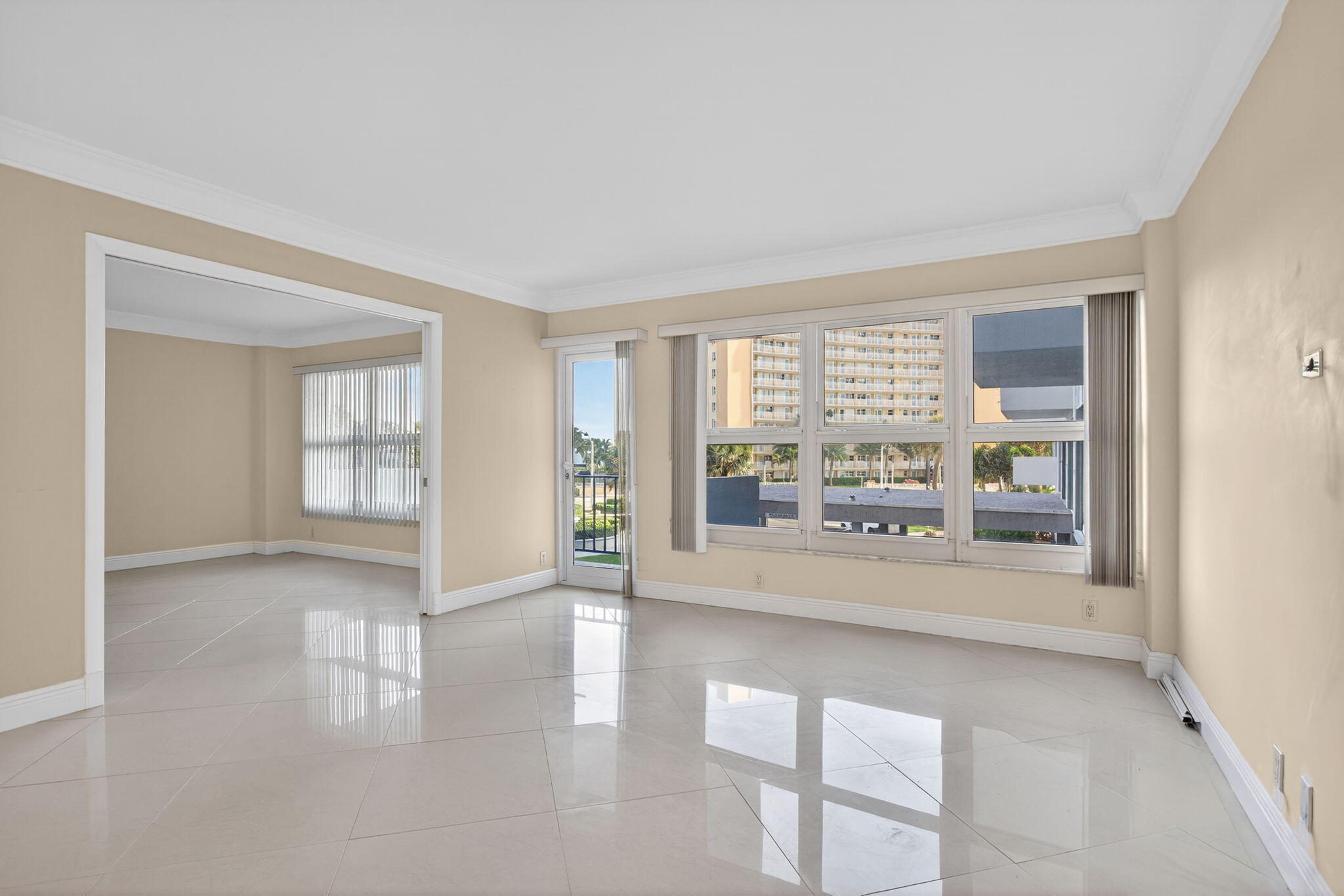 PARLIAMENT HOUSE CONDO - Residential Lease