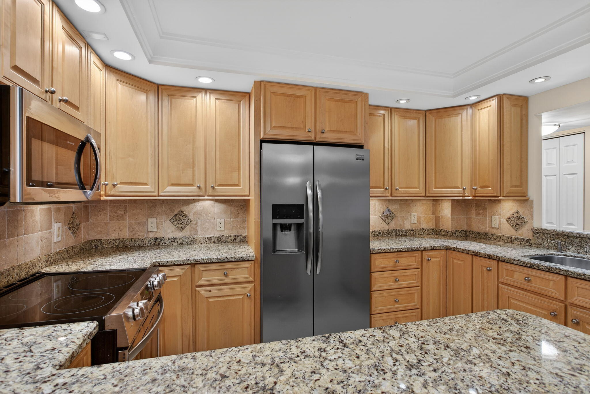 PARLIAMENT HOUSE CONDO - Residential Lease