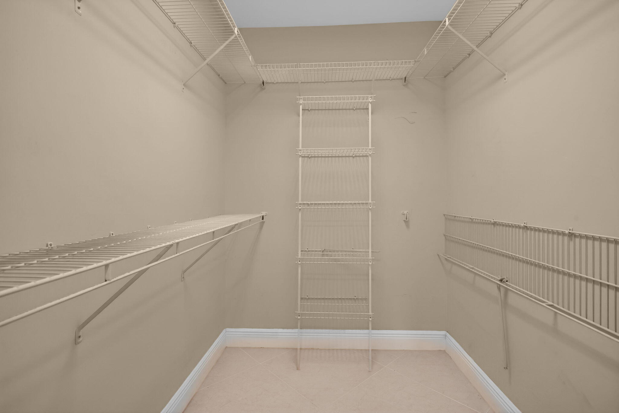 PARLIAMENT HOUSE CONDO - Residential Lease