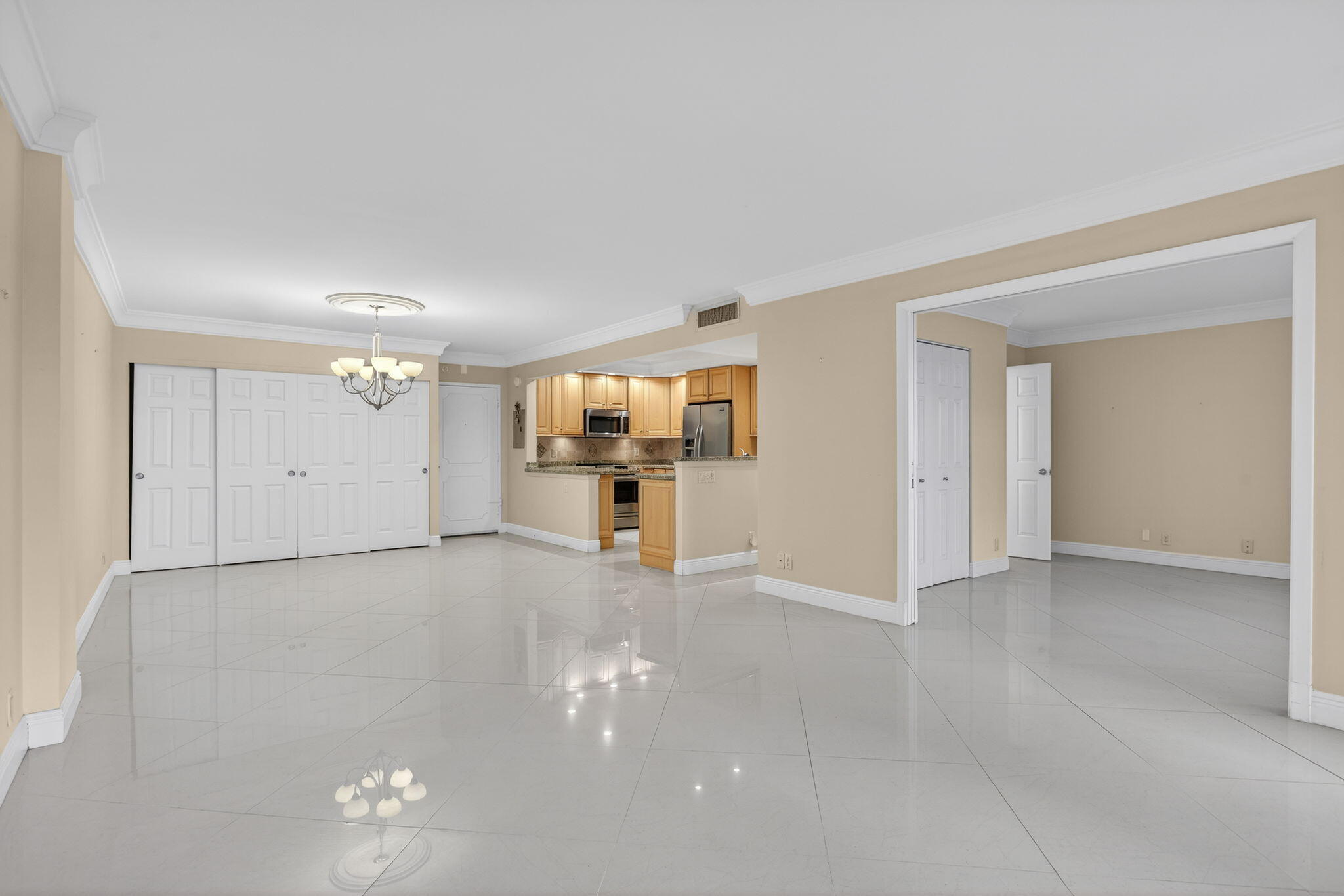 PARLIAMENT HOUSE CONDO - Residential Lease