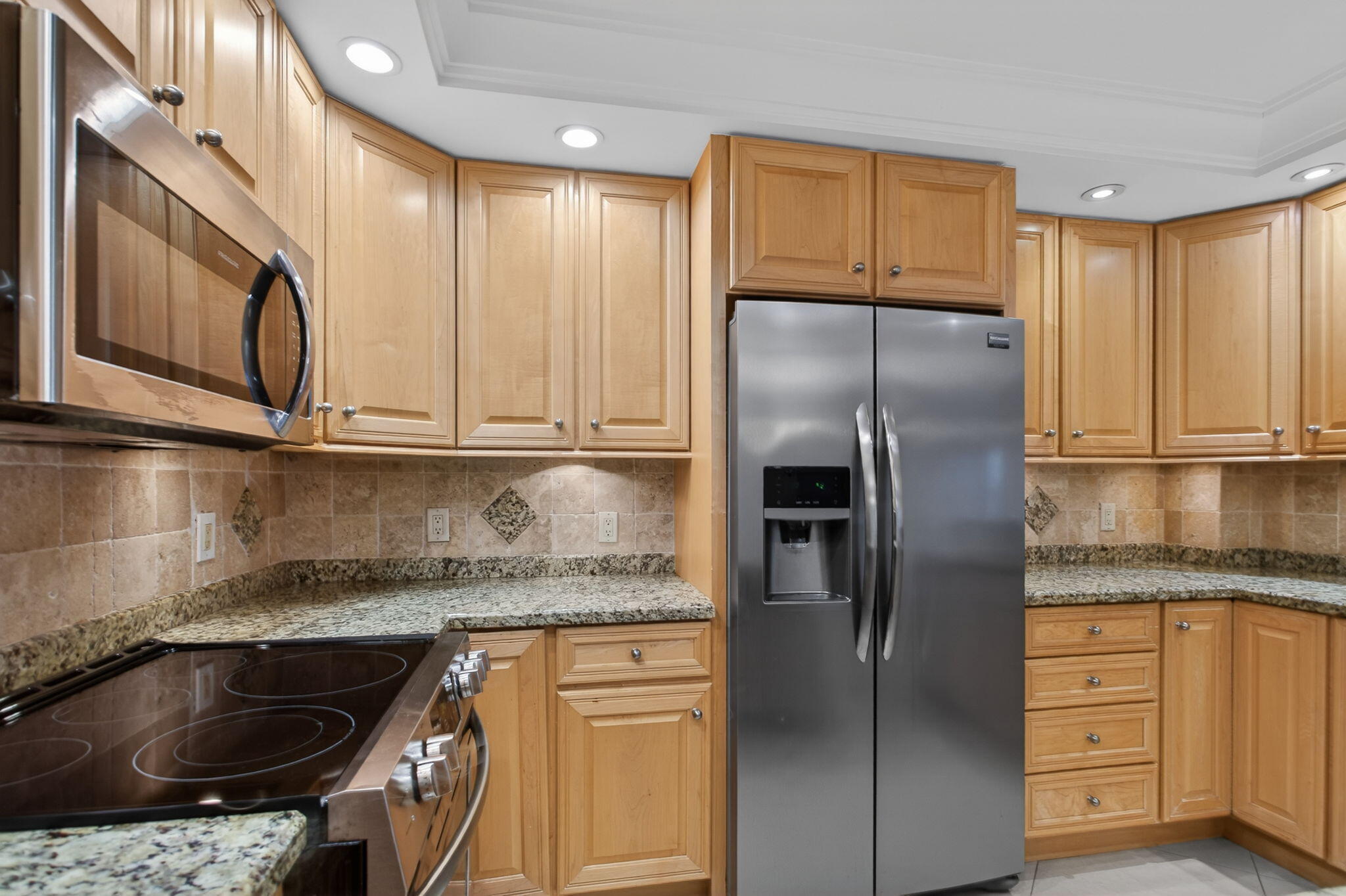 PARLIAMENT HOUSE CONDO - Residential Lease