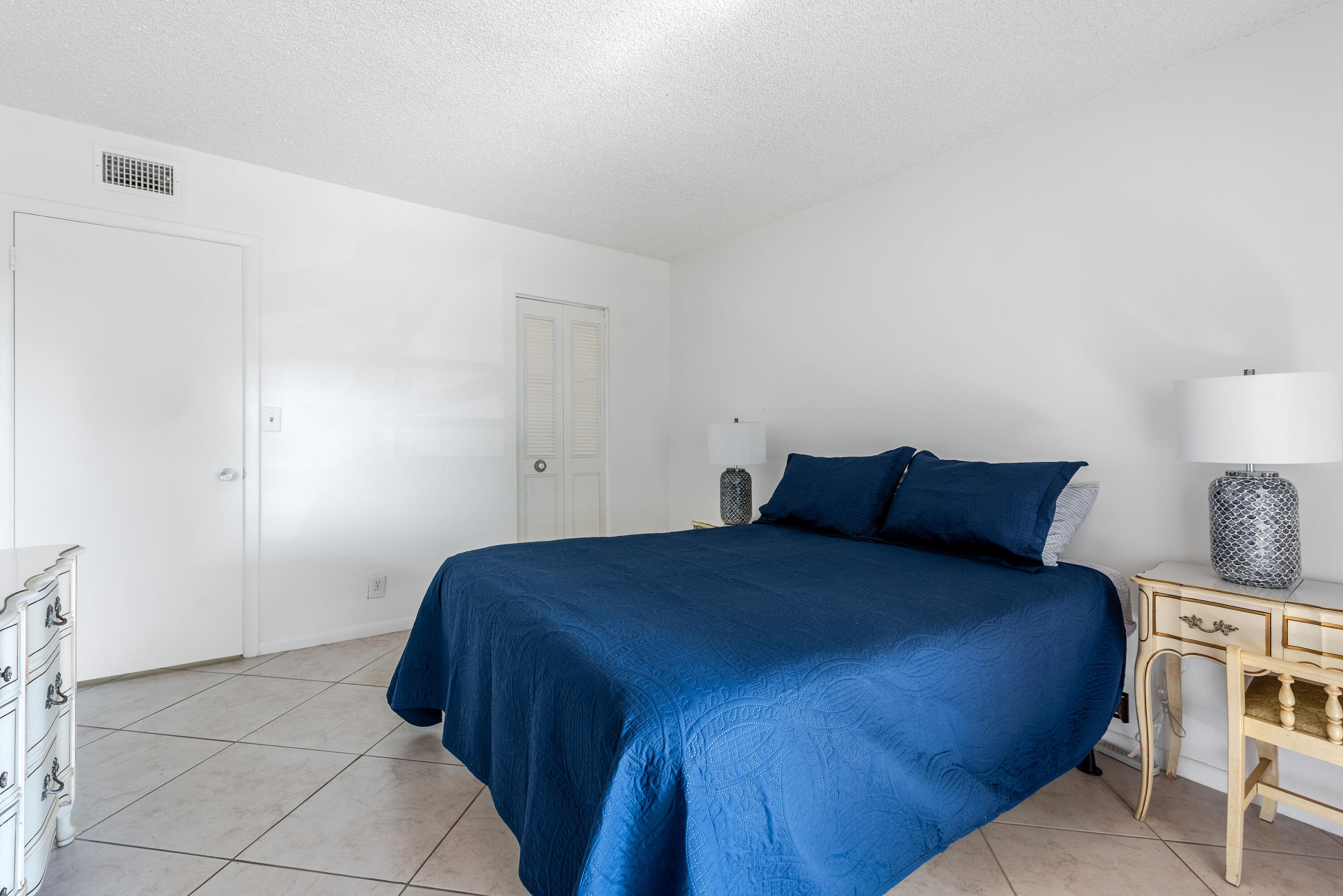 LAKE CLARKE GARDENS CONDO 3 - Residential
