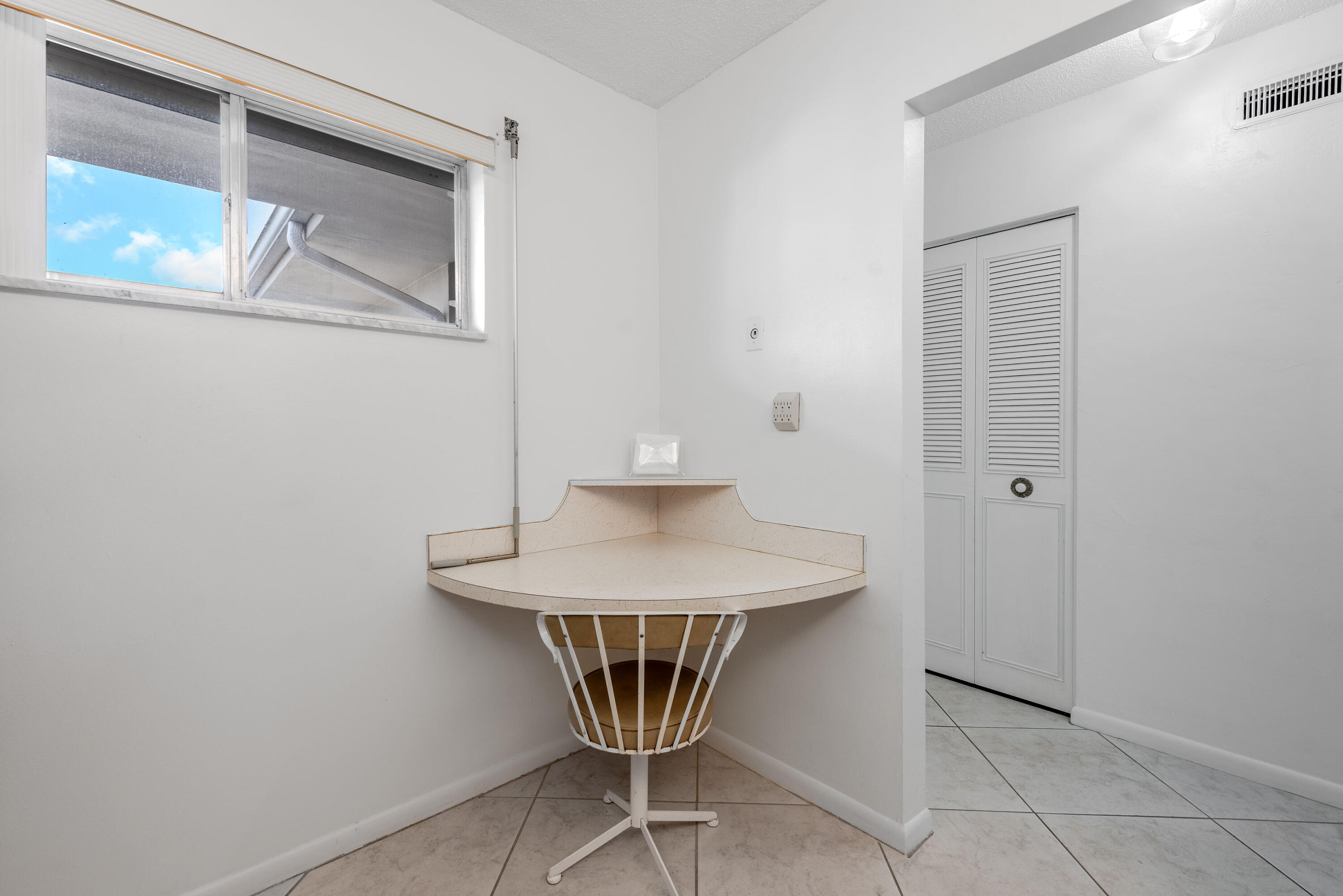 LAKE CLARKE GARDENS CONDO 3 - Residential