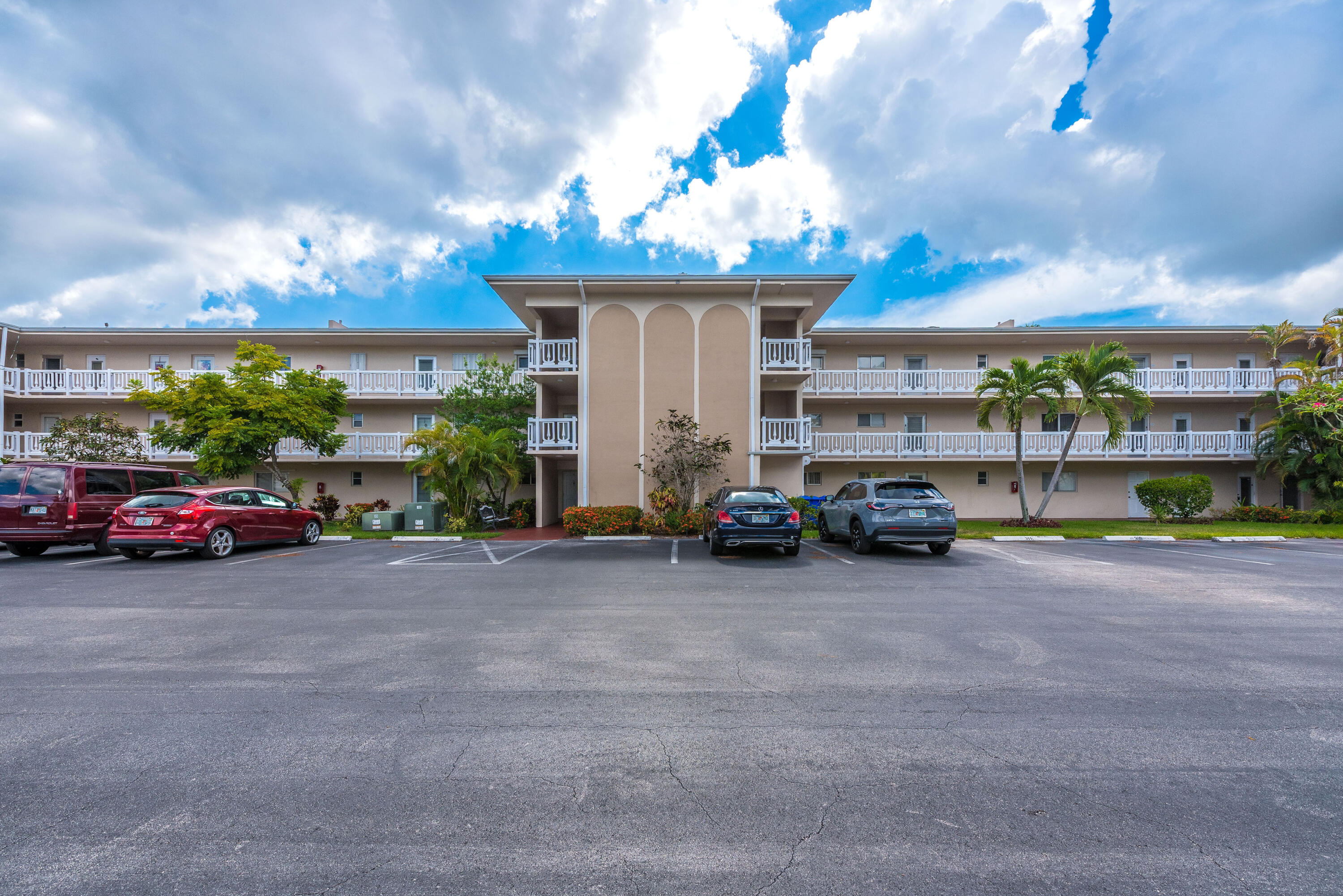 LAKE CLARKE GARDENS CONDO 3 - Residential