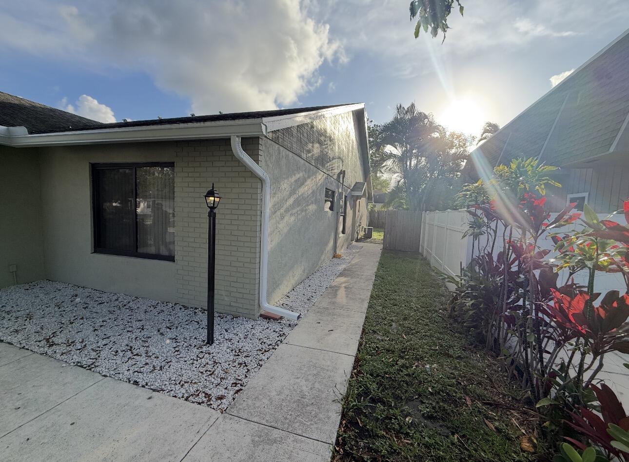 HIGHLAND PINES 2 - Residential Lease