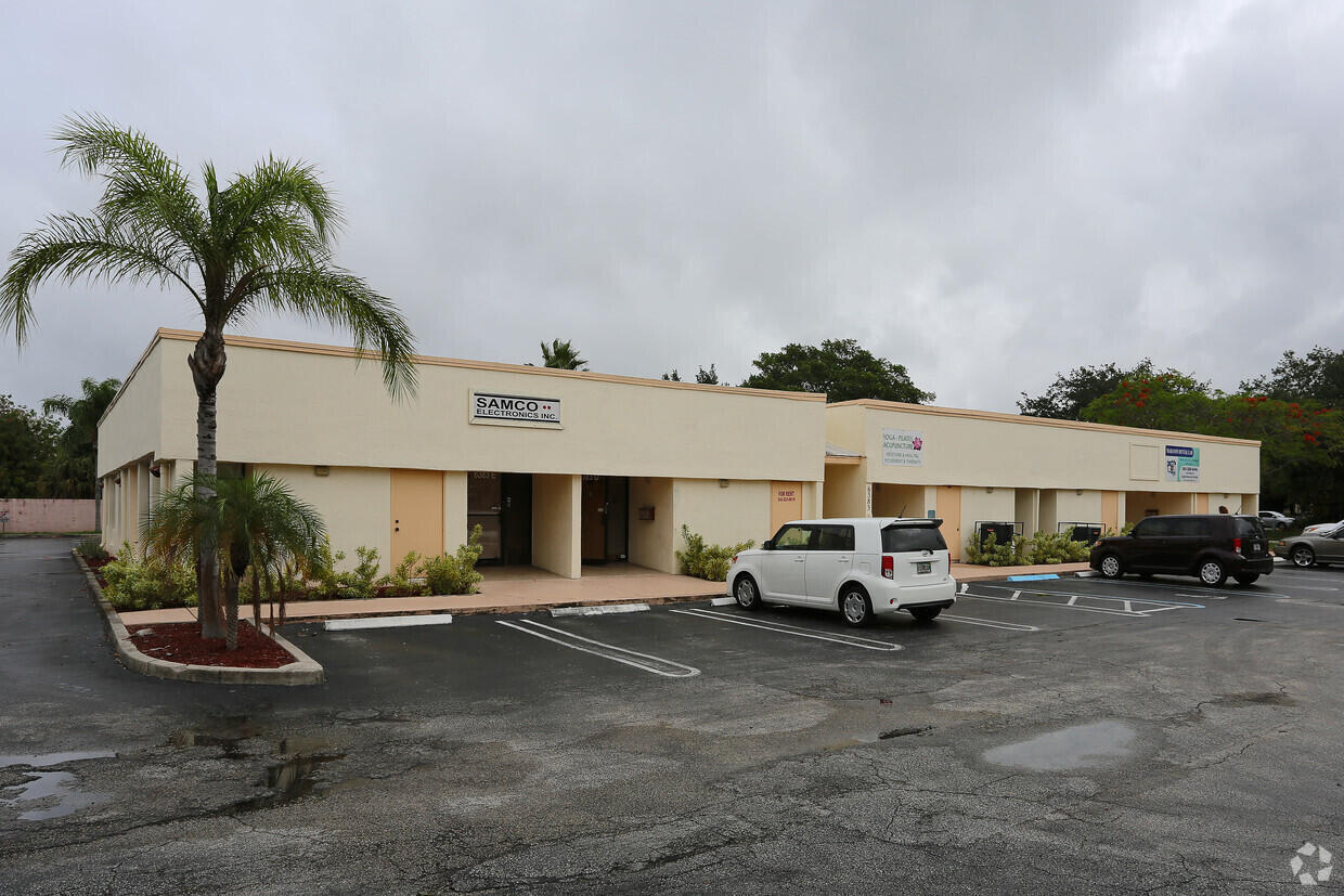 Spacious mixed use property, per Greenacres zoning, no hair salons or medical