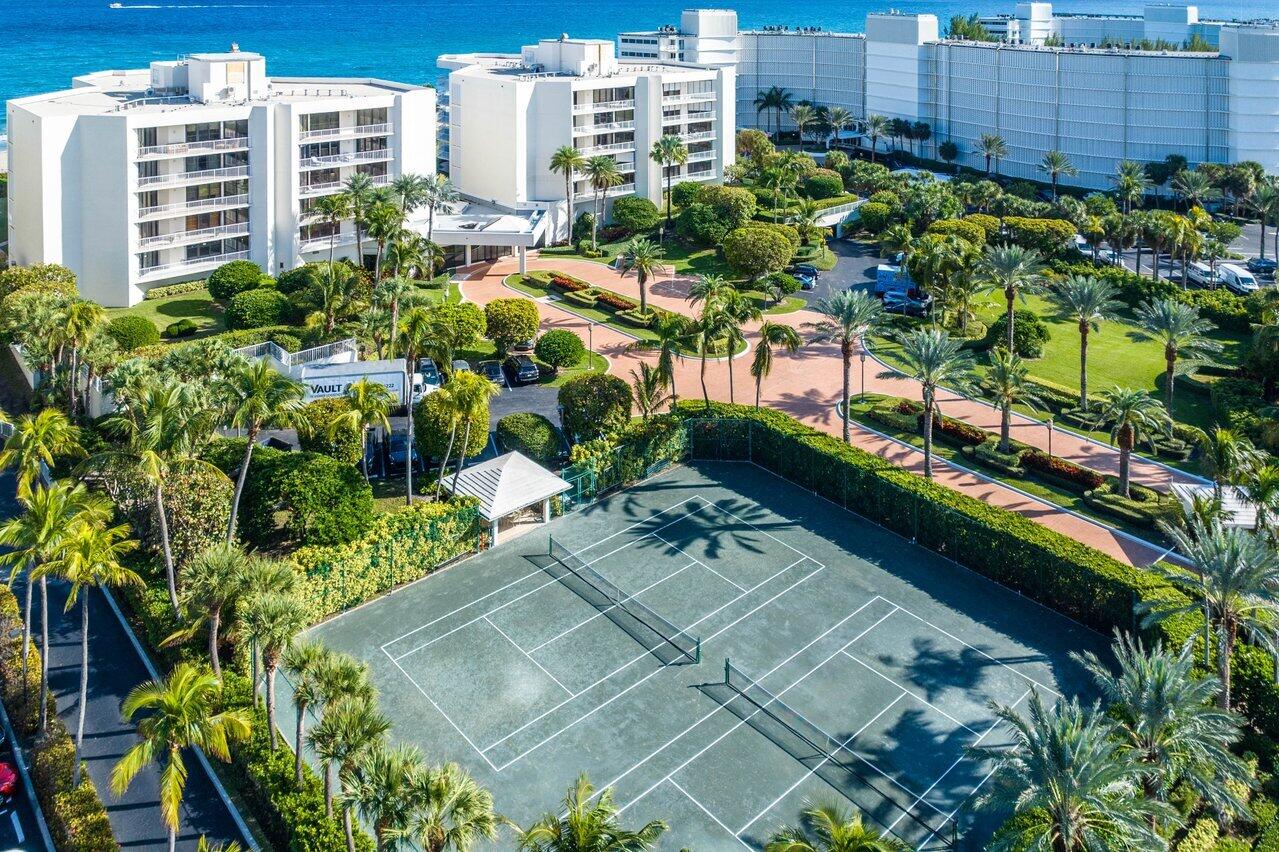 TWENTY SEVEN SEVENTY SOUTH OCEAN BLVD - Residential