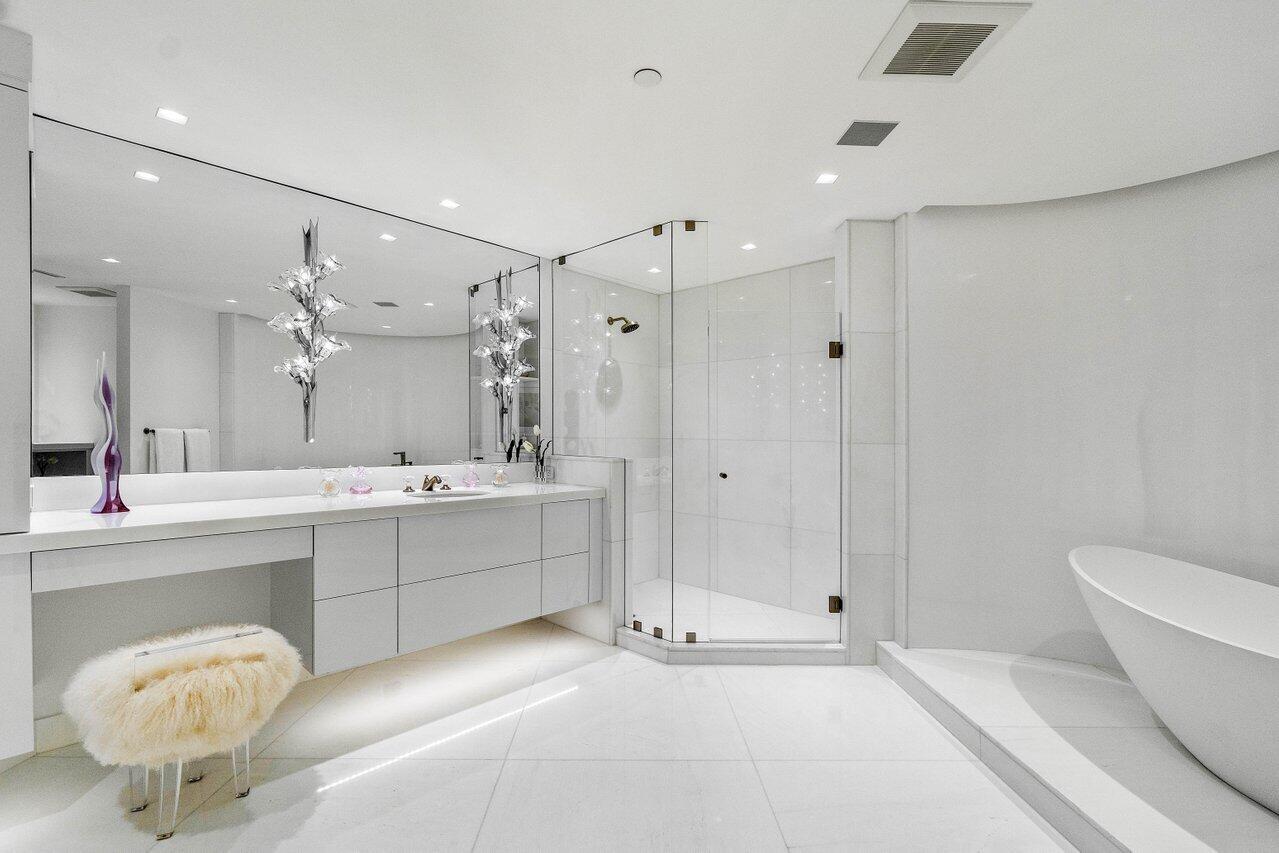 TWENTY SEVEN SEVENTY SOUTH OCEAN BLVD - Residential