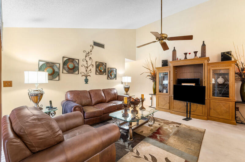 SUMMIT PINES UNIT - Residential