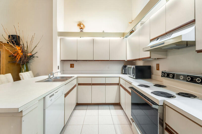 SUMMIT PINES UNIT - Residential