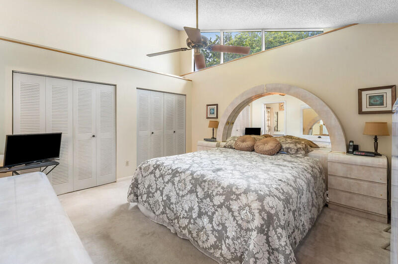 SUMMIT PINES UNIT - Residential