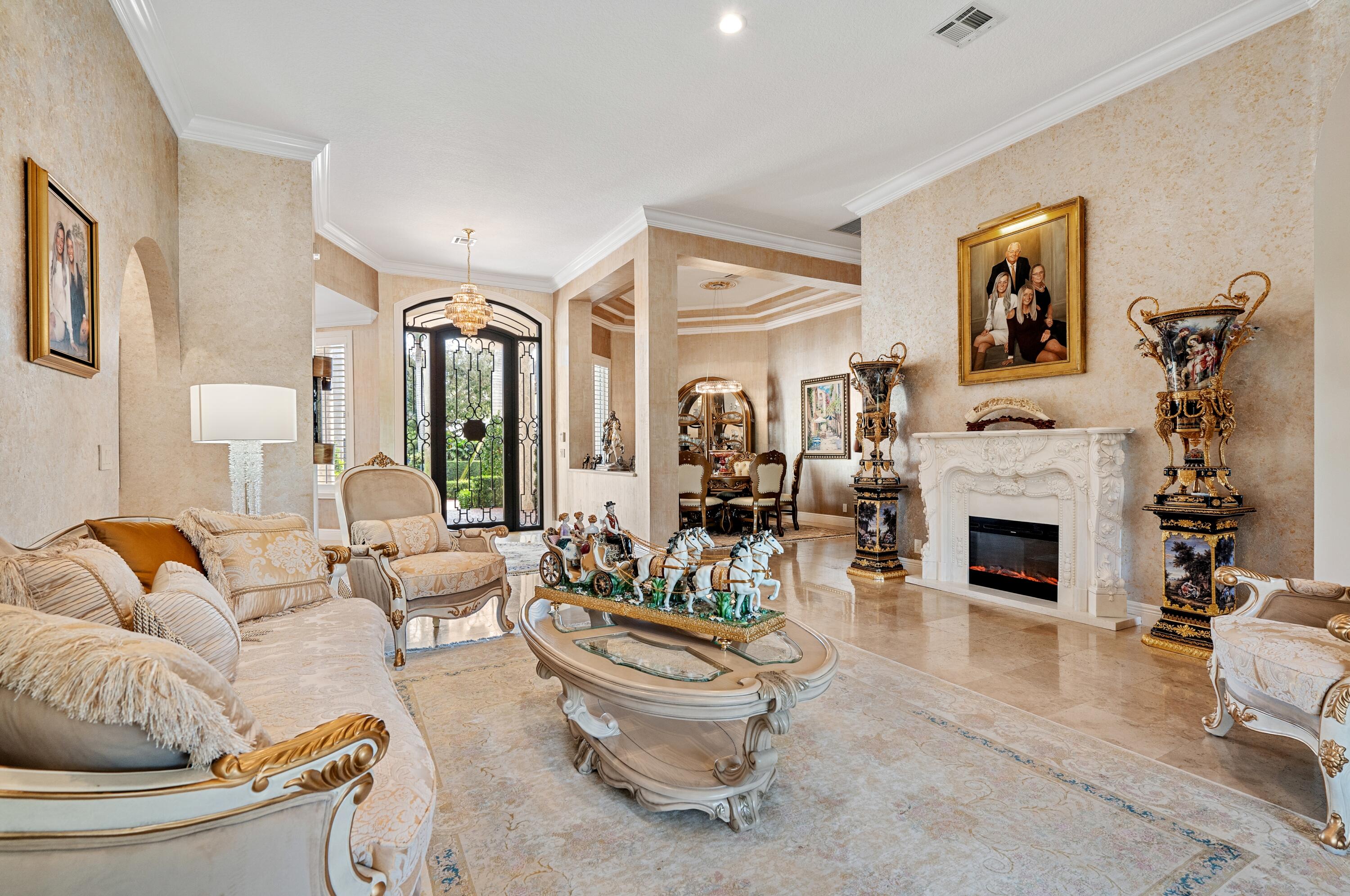 ROYAL PALM YACHT & COUNTRY CLUB - Residential