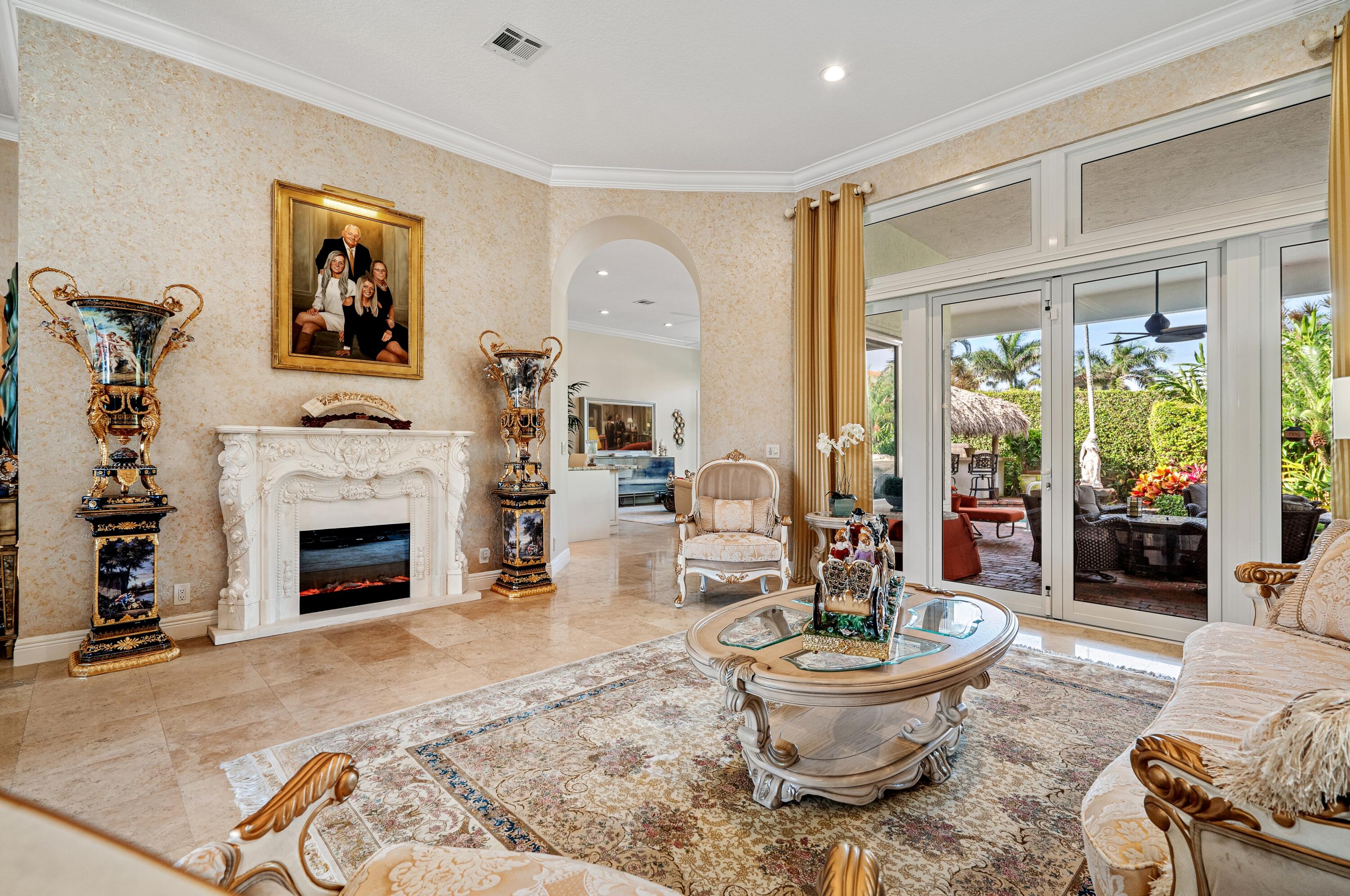 ROYAL PALM YACHT & COUNTRY CLUB - Residential