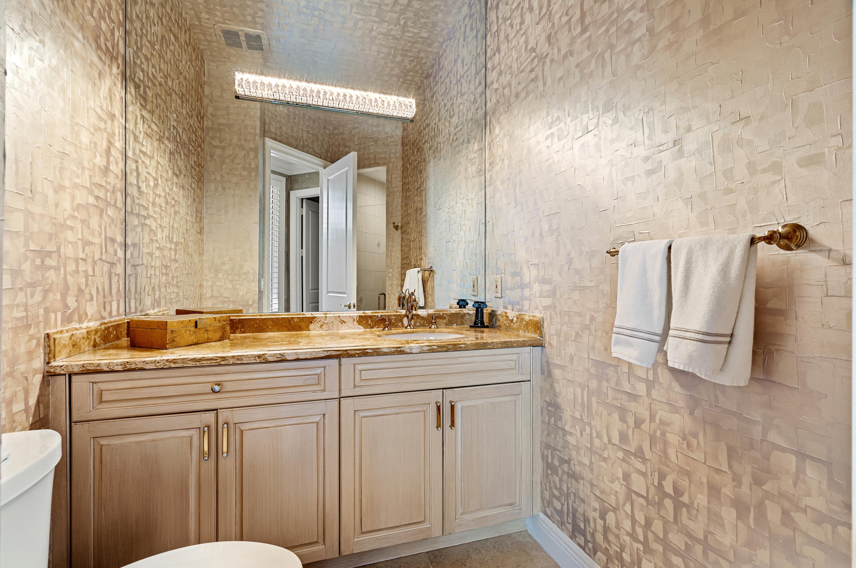 ROYAL PALM YACHT & COUNTRY CLUB - Residential