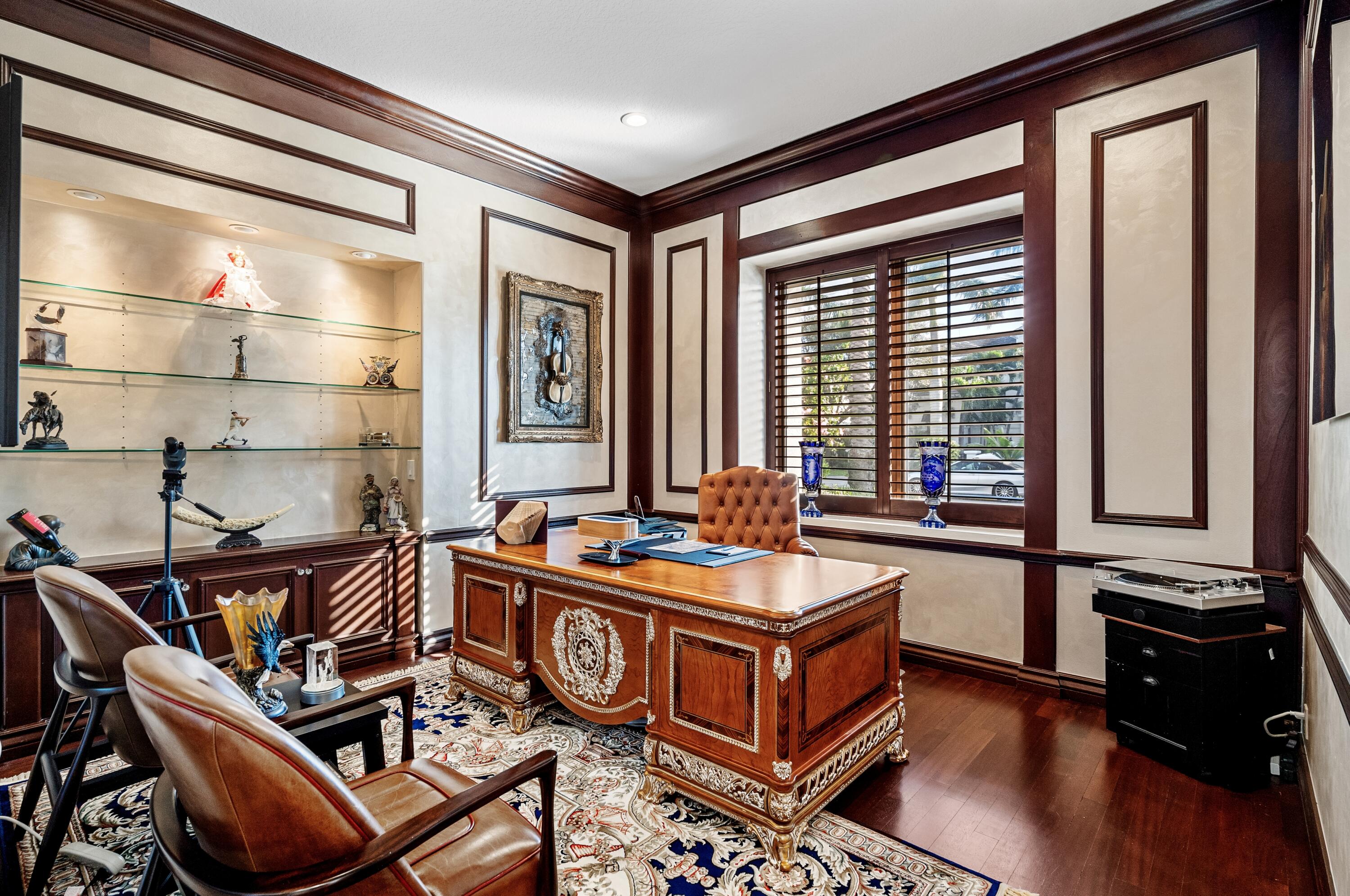 ROYAL PALM YACHT & COUNTRY CLUB - Residential