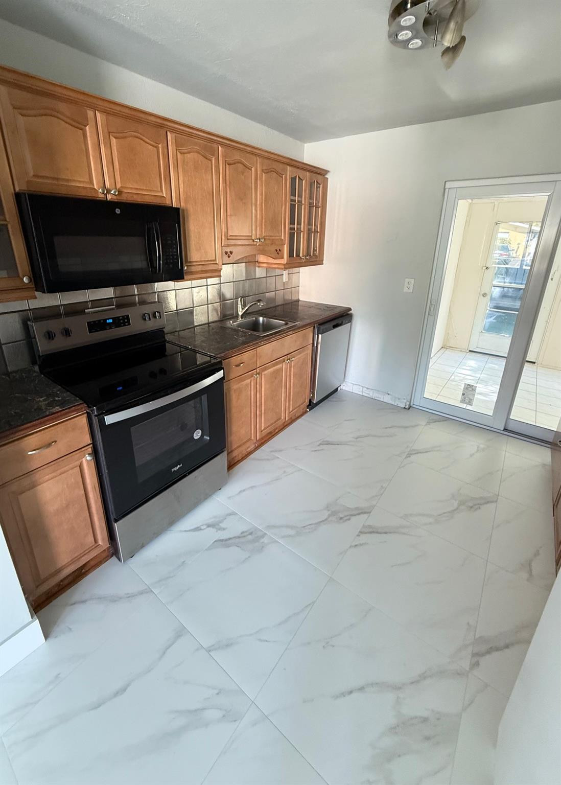 ALMAR ESTATES RESUB - Residential Lease