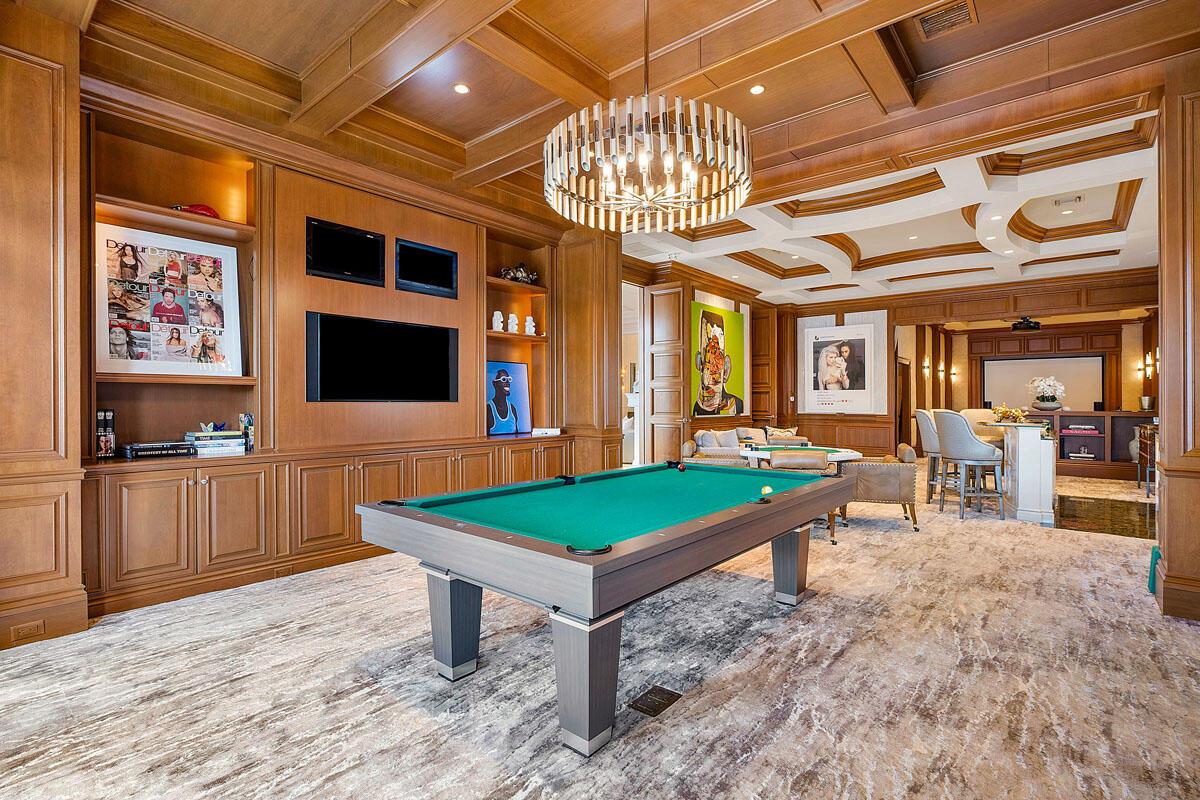 ROYAL PALM YACHT & COUNTRY CLUB - Residential