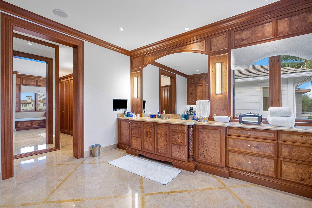 ROYAL PALM YACHT & COUNTRY CLUB - Residential