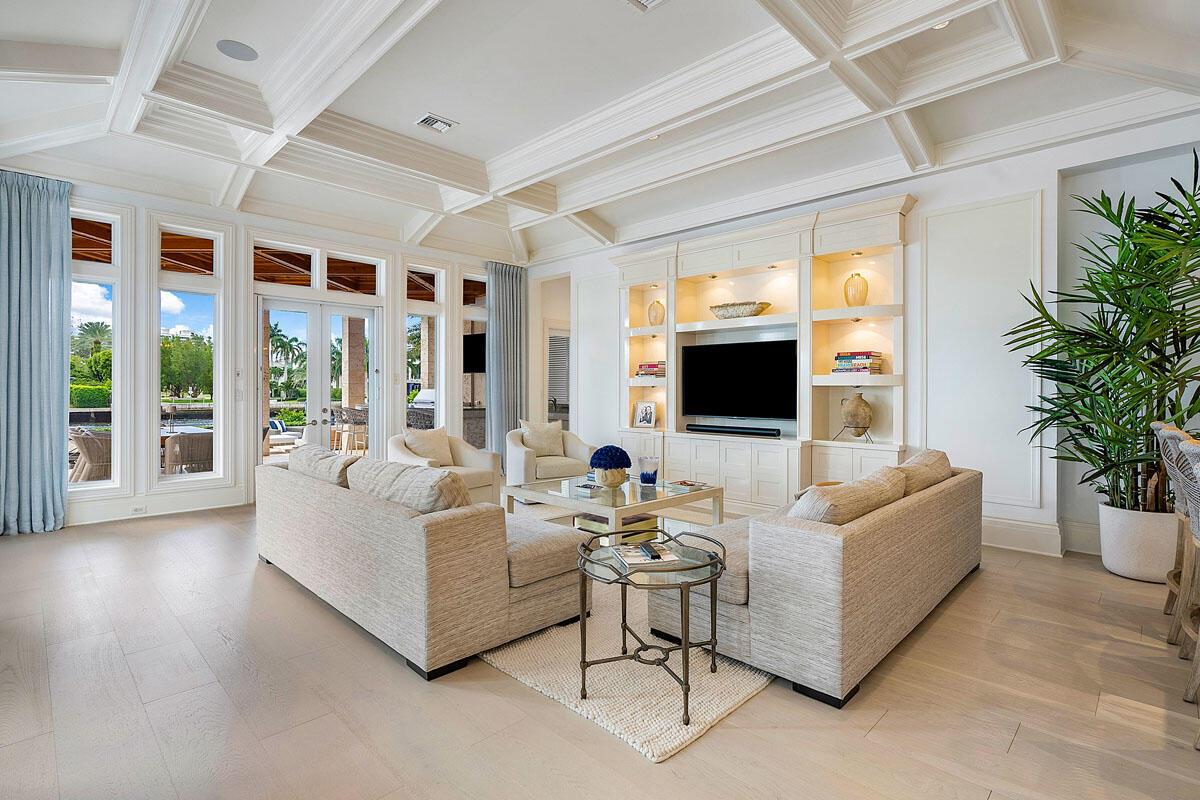 ROYAL PALM YACHT & COUNTRY CLUB - Residential