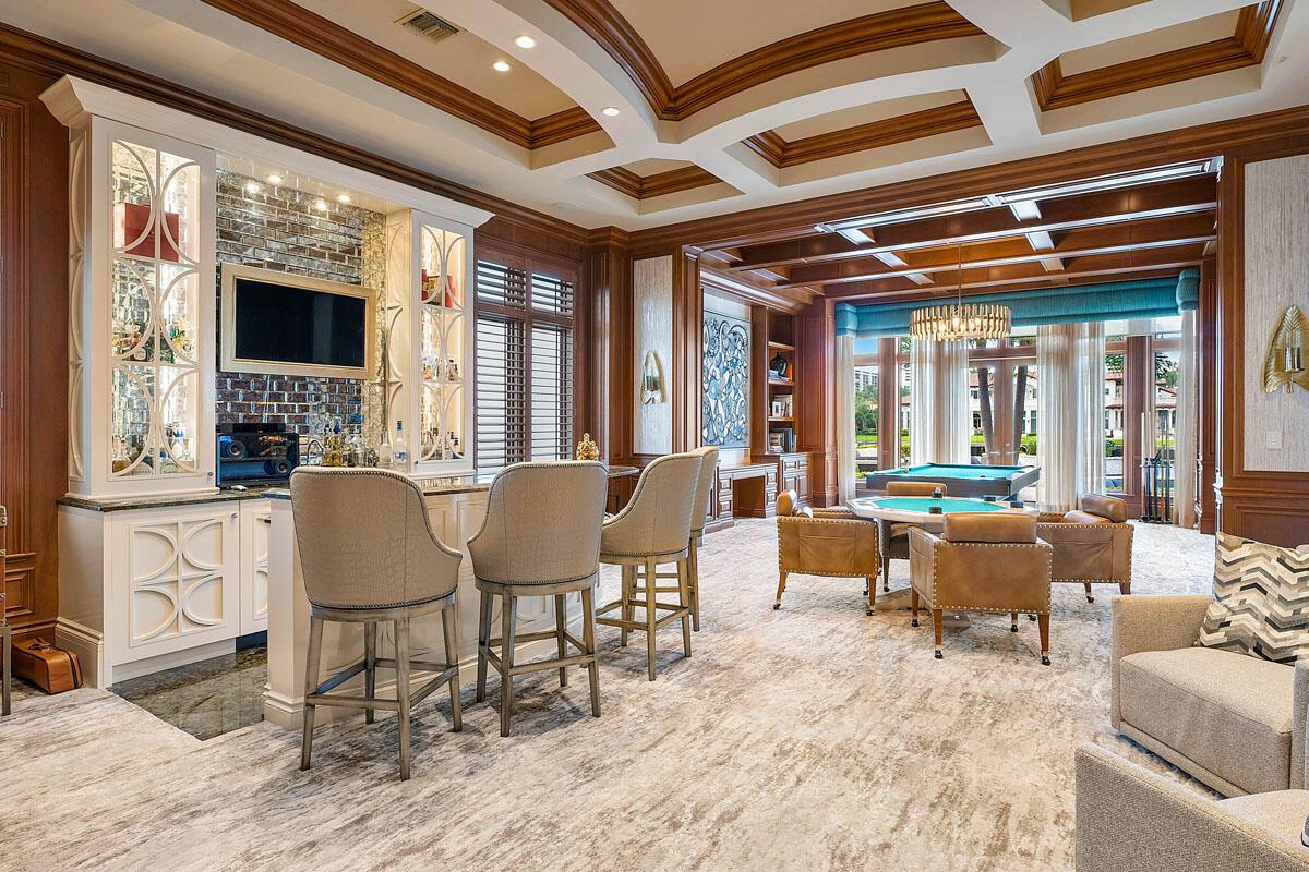 ROYAL PALM YACHT & COUNTRY CLUB - Residential