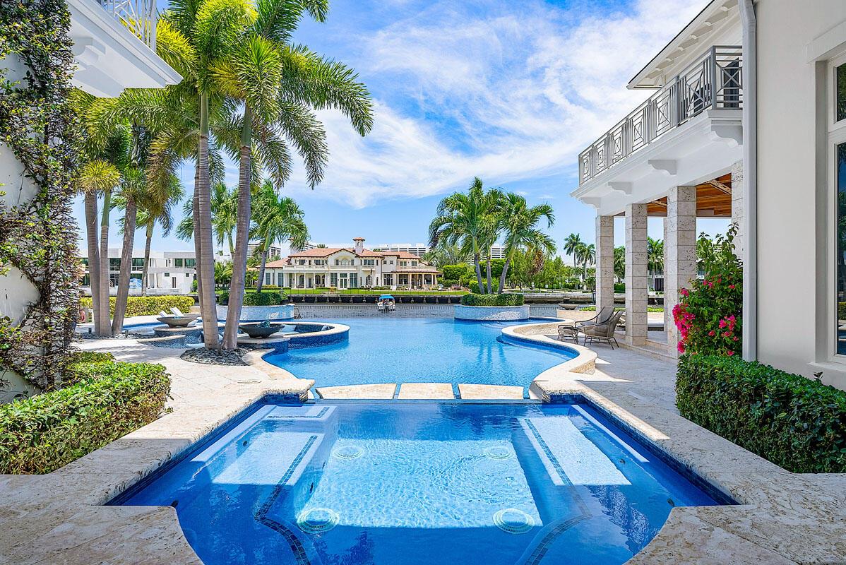 ROYAL PALM YACHT & COUNTRY CLUB - Residential