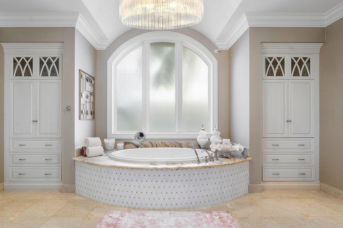 ROYAL PALM YACHT & COUNTRY CLUB - Residential
