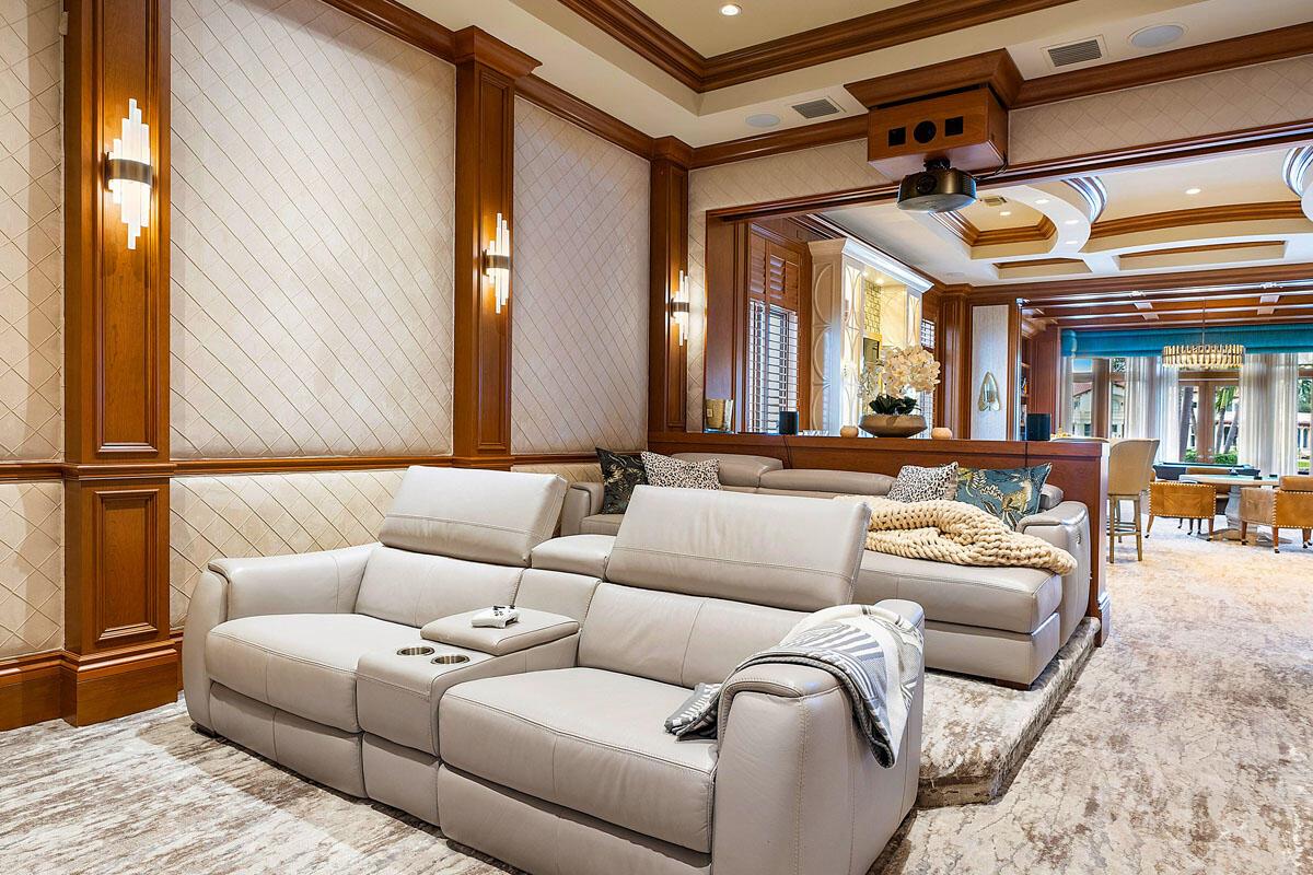 ROYAL PALM YACHT & COUNTRY CLUB - Residential