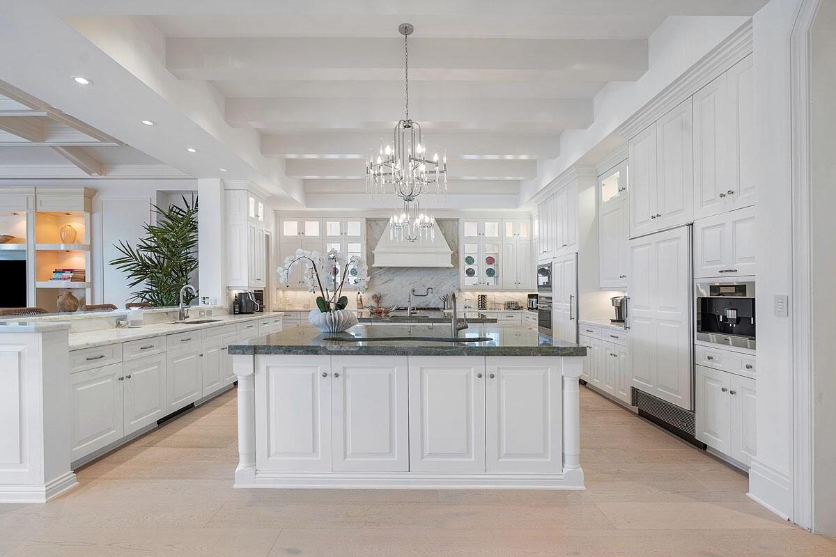 ROYAL PALM YACHT & COUNTRY CLUB - Residential
