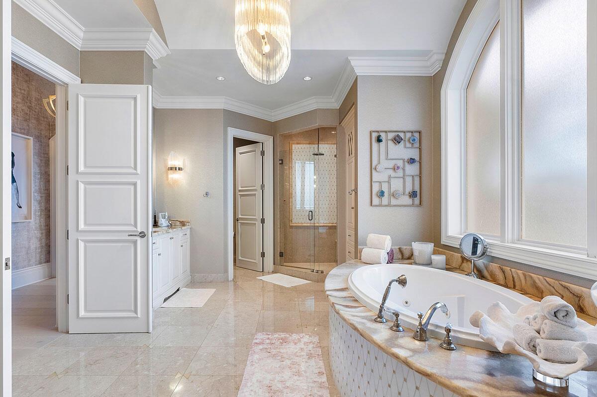 ROYAL PALM YACHT & COUNTRY CLUB - Residential