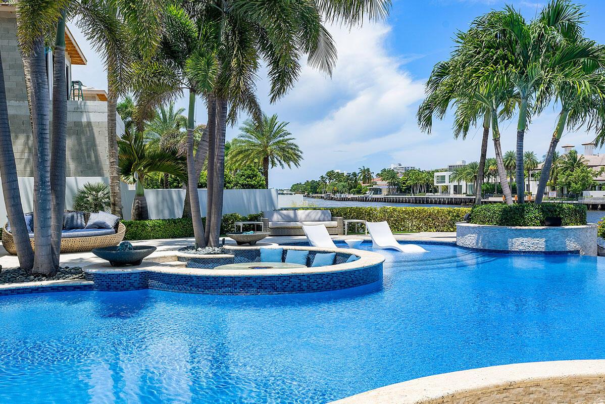 ROYAL PALM YACHT & COUNTRY CLUB - Residential