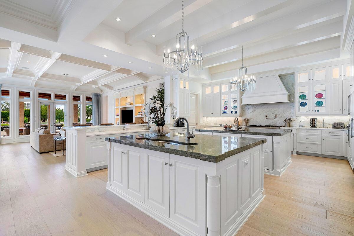 ROYAL PALM YACHT & COUNTRY CLUB - Residential