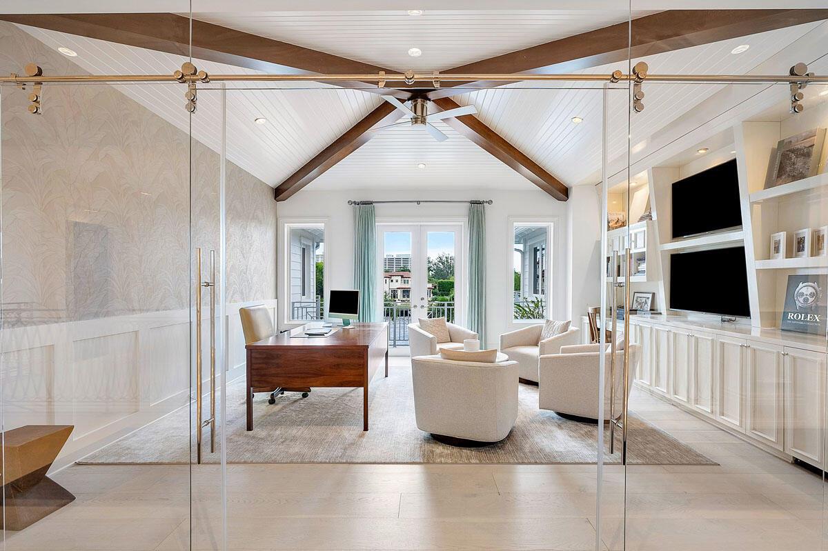 ROYAL PALM YACHT & COUNTRY CLUB - Residential