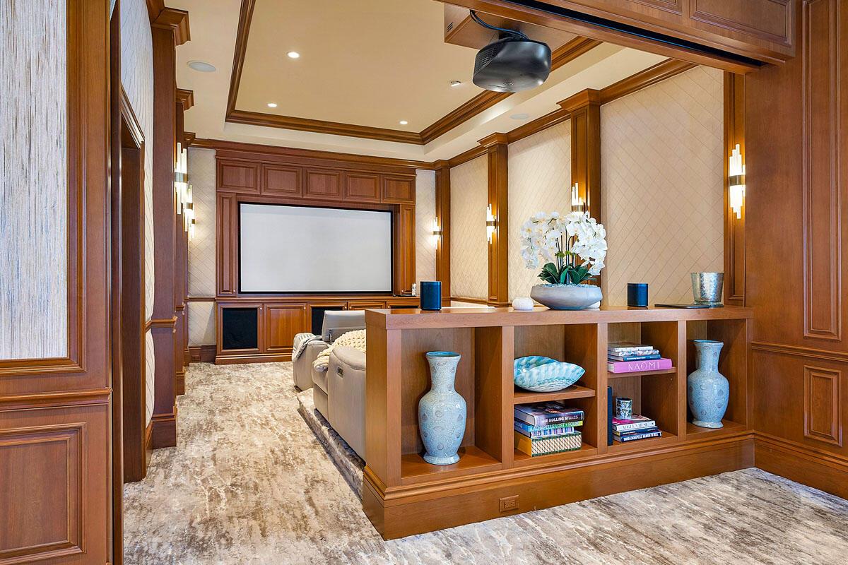 ROYAL PALM YACHT & COUNTRY CLUB - Residential