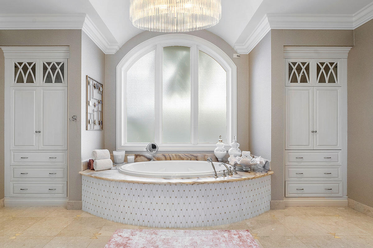 ROYAL PALM YACHT & COUNTRY CLUB - Residential