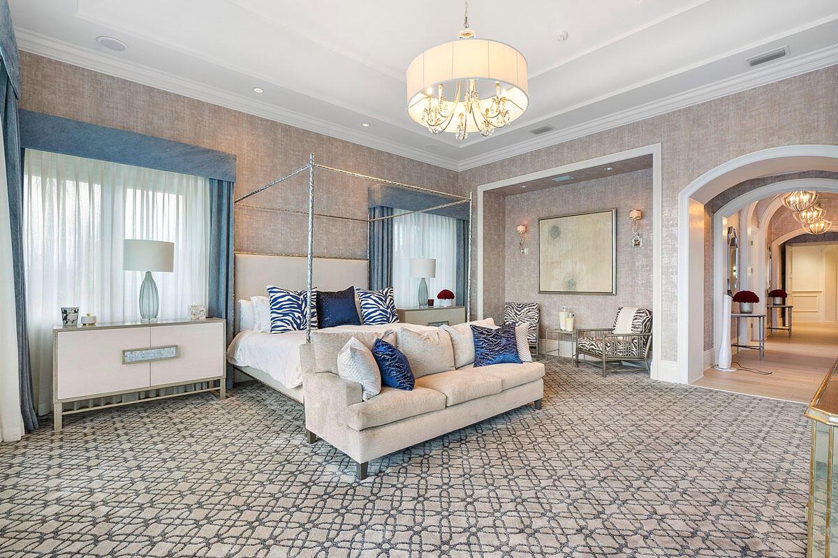 ROYAL PALM YACHT & COUNTRY CLUB - Residential