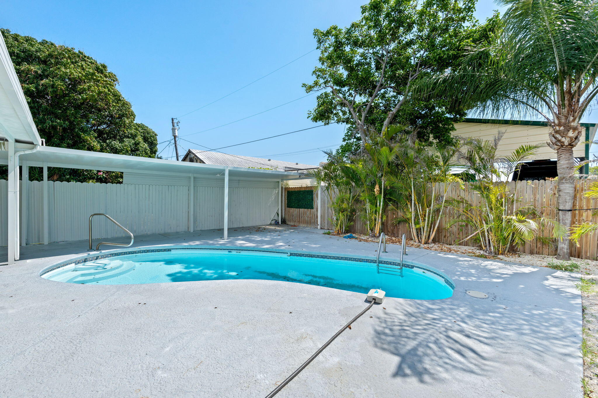 GARDENS THE - Residential Lease