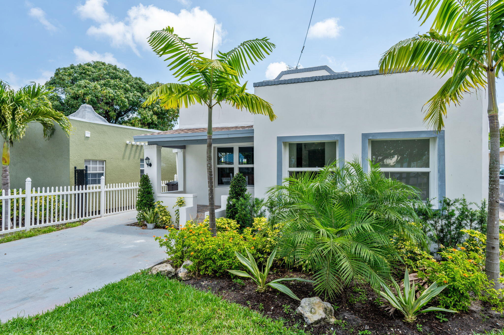 GARDENS THE - Residential Lease
