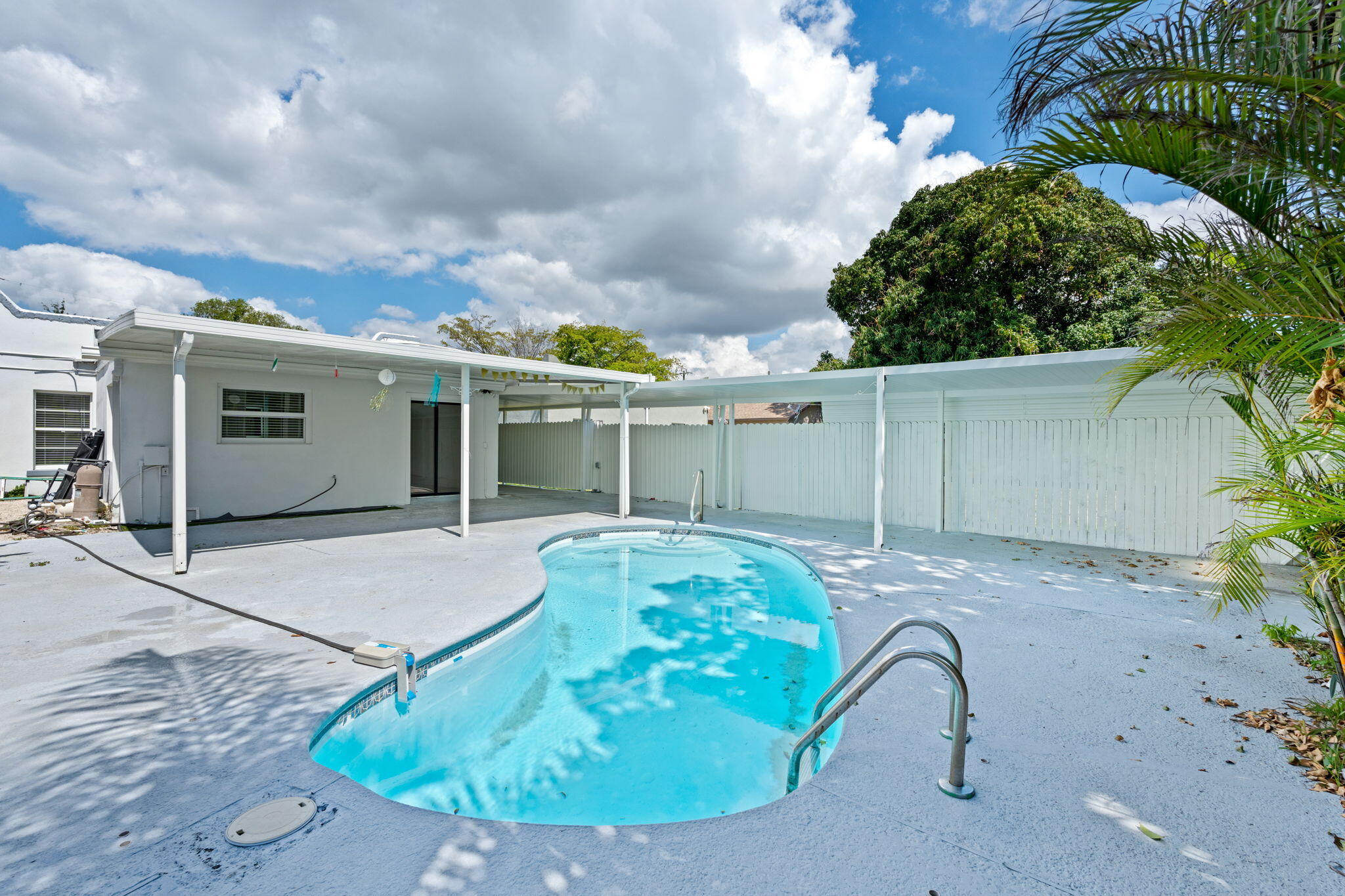 GARDENS THE - Residential Lease