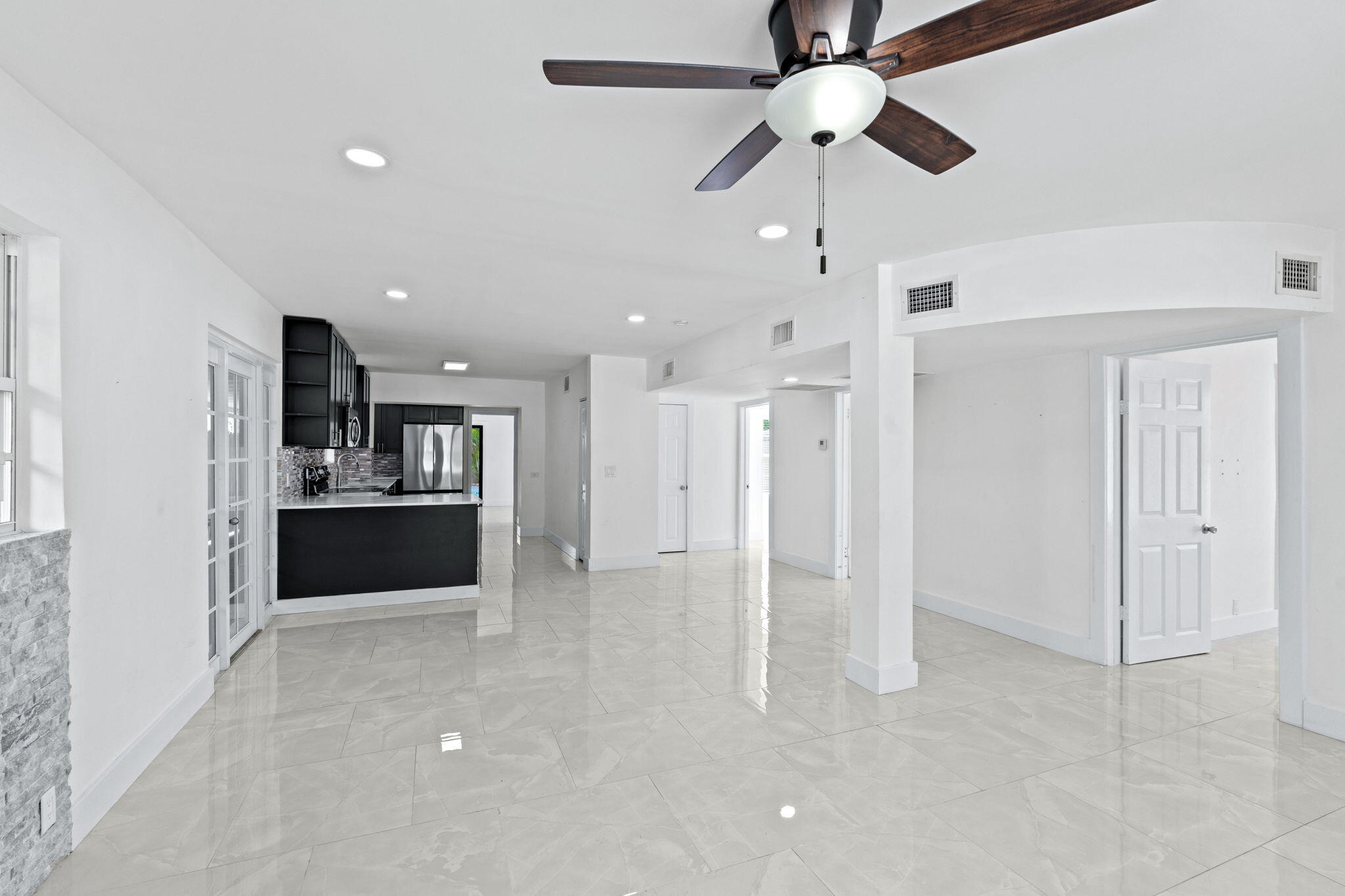 GARDENS THE - Residential Lease