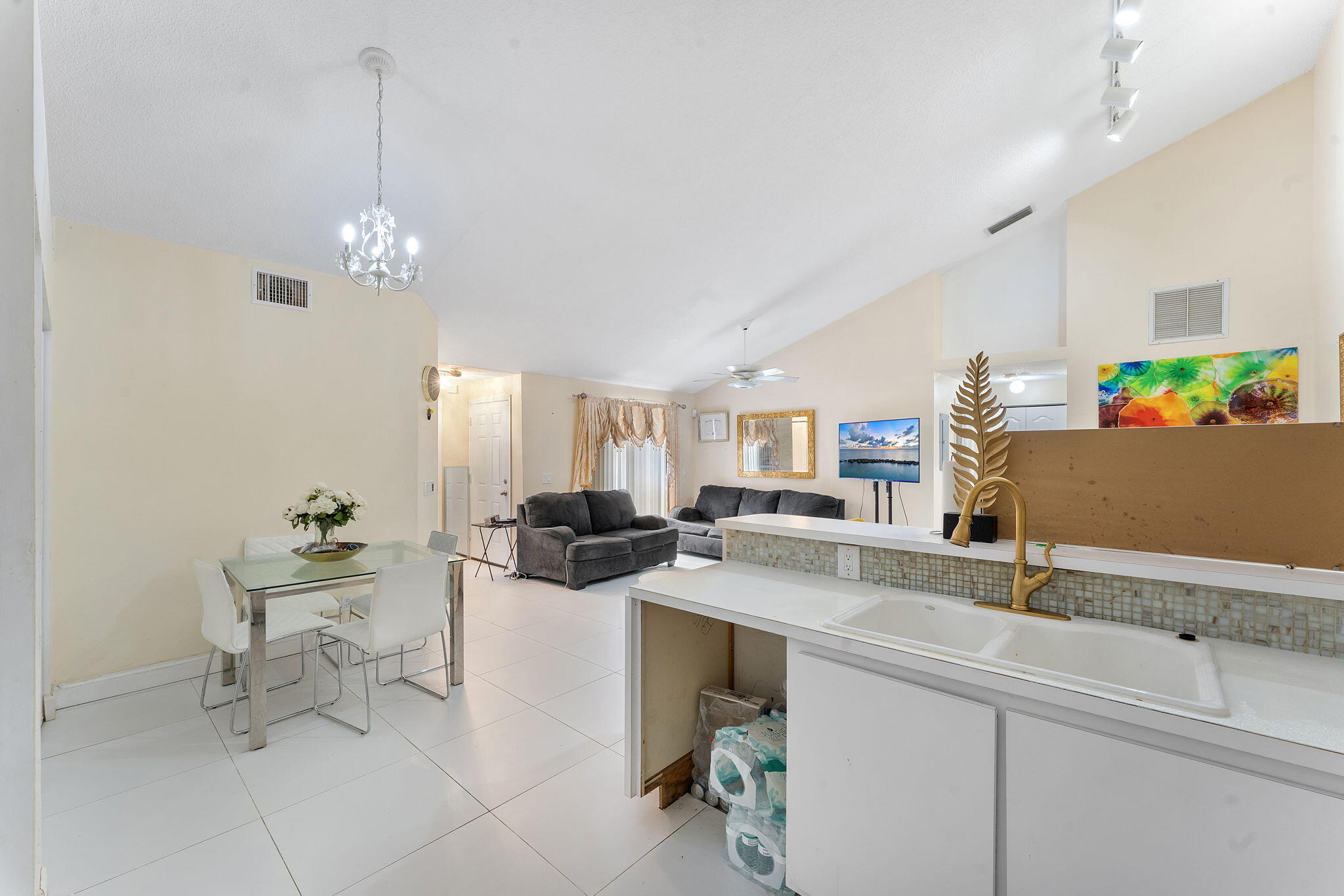 WESTCHESTER TOWNHOUSES - Residential