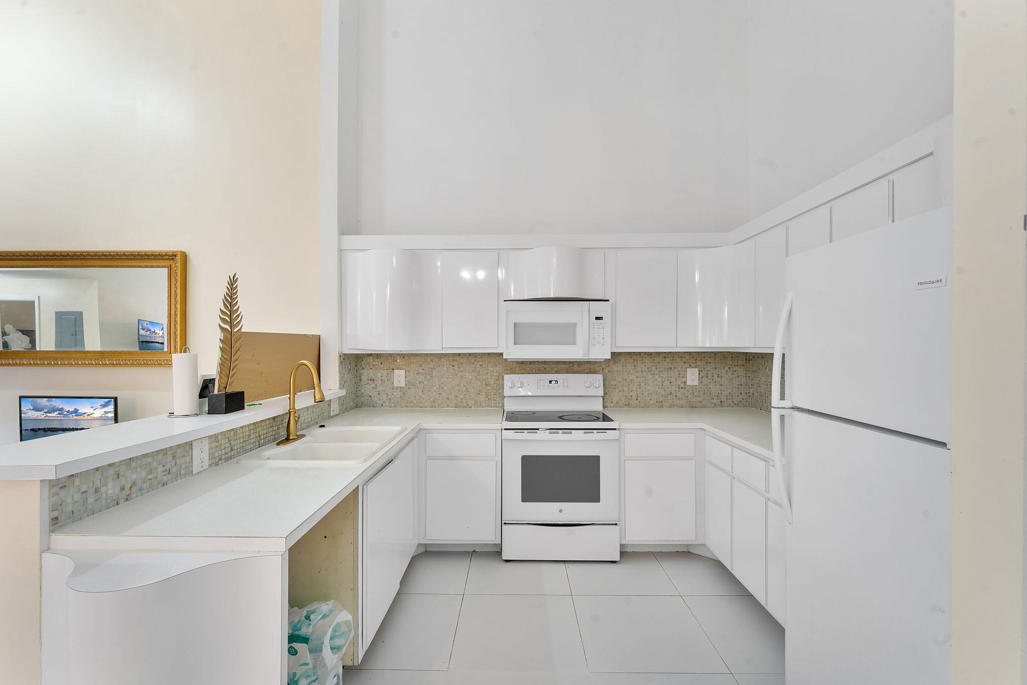 WESTCHESTER TOWNHOUSES - Residential