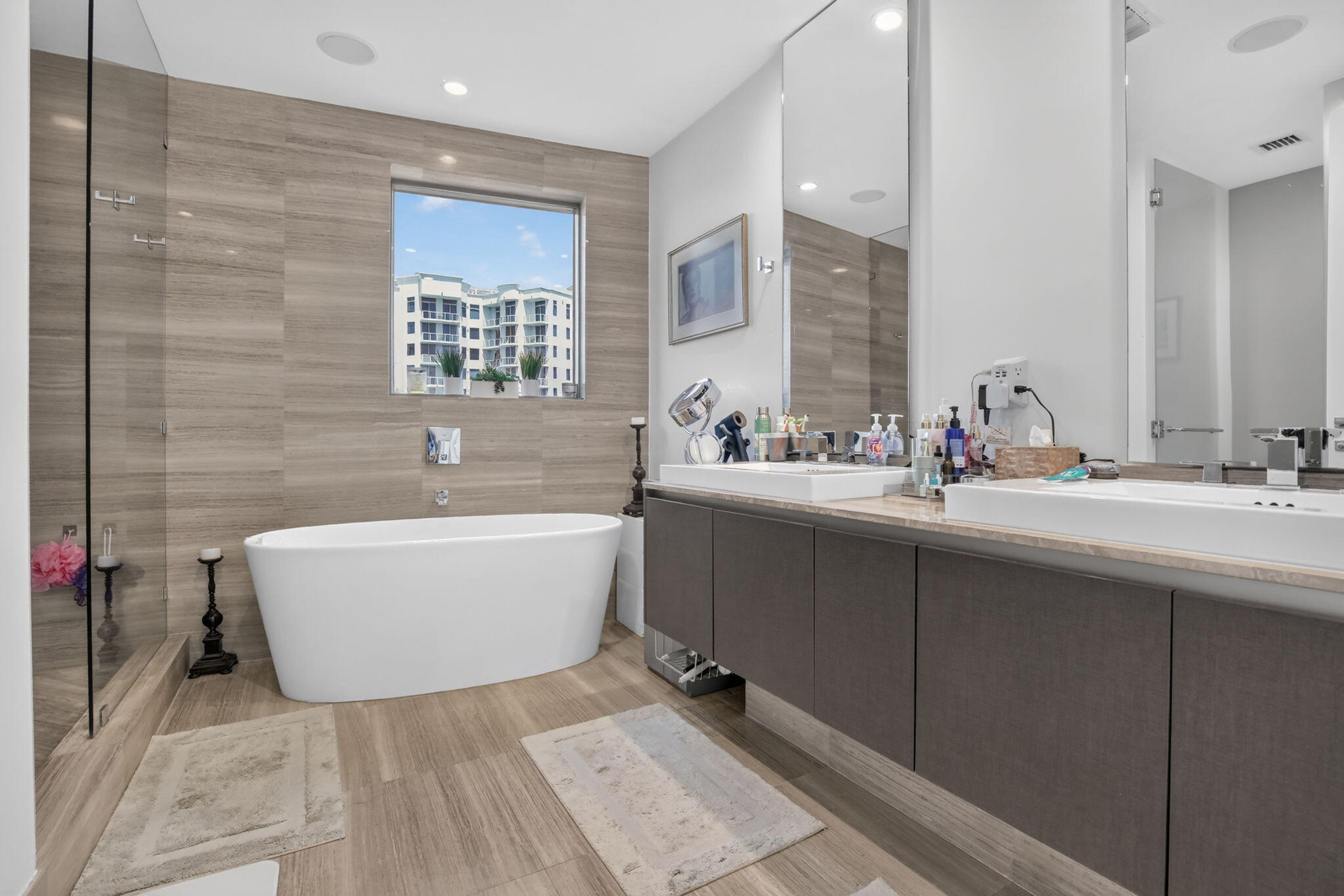 ECHO CONDO - Residential