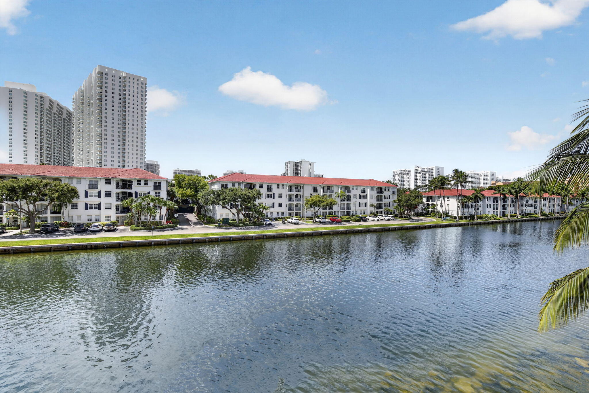 ECHO CONDO - Residential
