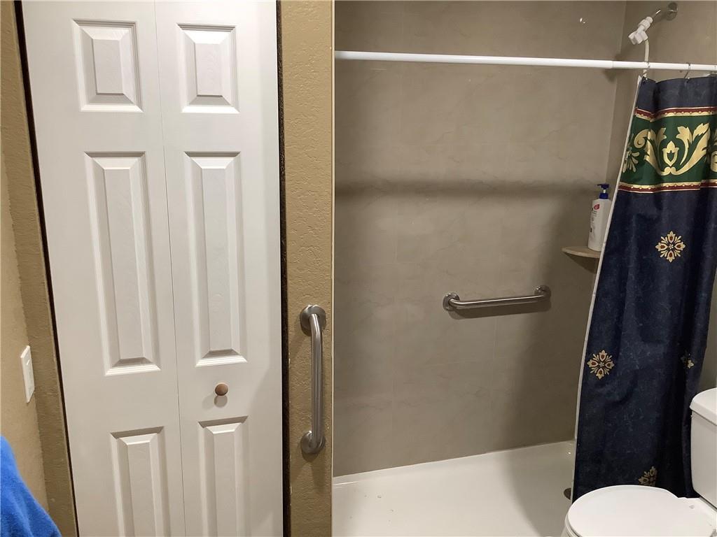 Lauderdale Manor 25-12 B - Residential