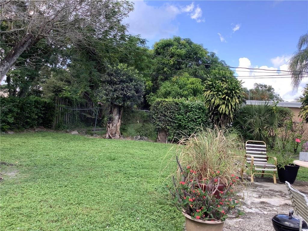 Lauderdale Manor 25-12 B - Residential